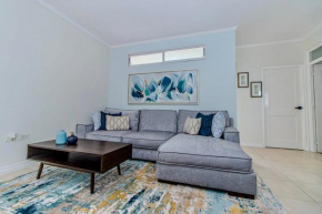 Modern Condo with Pool New Kingston